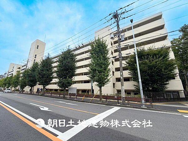 【外観・立地】時代の流行ではなく拘りを貫く。シックなカラートーンで街並みに溶け込む外観は、絶妙なバランスで輝きを放ちます