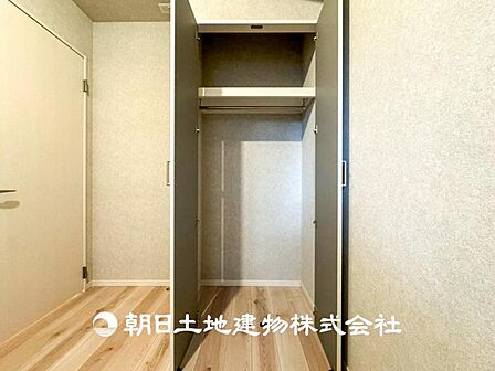 【収納】デッドスペースになりがちなスペースにも収納をうまく配置しております。うまく利用すればお部屋がスッキリしますね！