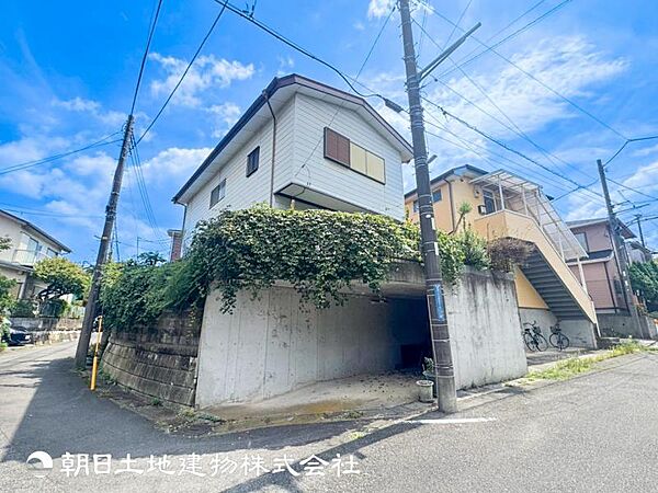 【外観写真】穏やかな風と陽光、日常生活を一段と心地よいものにしています。周辺とのコラボにより明るく開放的な空間を演出。