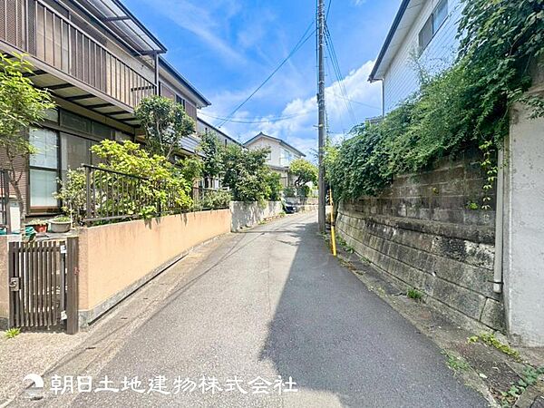 【外観・立地】家族の色を映し出す洗練された邸宅は、ずっと輝き続けながらいつしか街の風景に溶け込み人と共に歩んいきます。