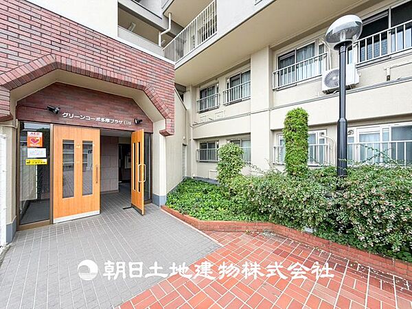 【エントランス】温かい空気が溢れる玄関がお出迎えする本物件。この場所には「温もり」で包み込んでくれる安心できるな空間があります。