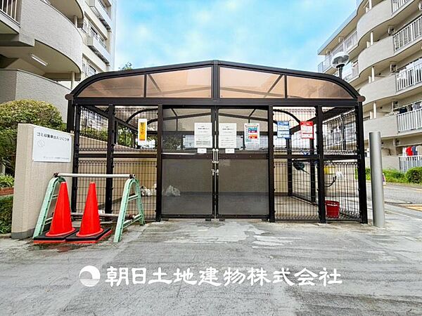 【ゴミ置き場】表現された空間はたくさんの光を浴び、風を感じ、暮らしを豊かにしてくれます。家族の思い出を刻んでいきます。