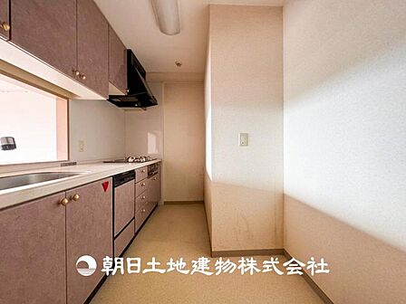 【キッチン】シンプルで使いやすさにこだわりました。快適な日常を支える機能性と強さがひとつになった自慢のキッチンです。