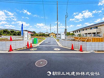 外観:【外観写真】家族の色を映し出す洗練された邸宅は、ずっと輝き続けながらいつしか街の風景に溶け込んでいきます。 外観:【外観写真】家族の色を映し出す洗練された邸宅は、ずっと輝き続けながらいつしか街の風景に溶け込んでいきます。