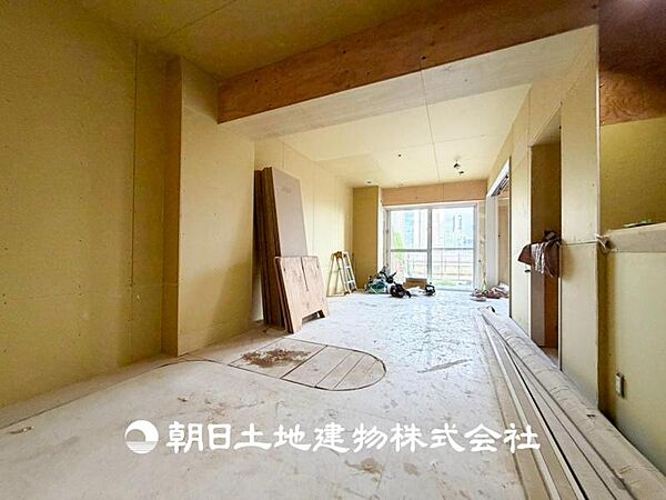 【内観】家族の色を映し出す洗練された邸宅は、ずっと輝き続けながらいつしか街の風景に溶け込んでいきます。
