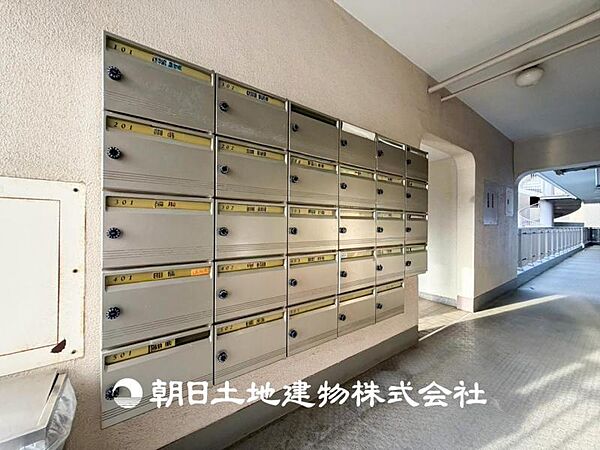 【集合ポスト】時間のゆとりと空間、暖かな陽光がもたらす光と風を独占してください。ここから新しい暮らしが始まります。