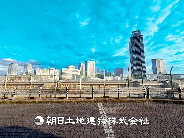 【眺望】部屋から眺める景色はお部屋のインテリアの一部です。開放感ある景色は季節や天候によって変化する素敵な絵画ですね！