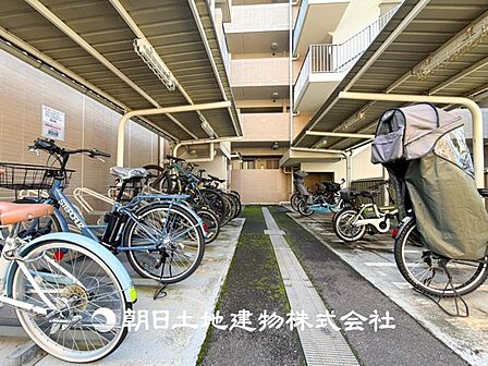 【駐輪場】時間のゆとりと空間、暖かな陽光がもたらす光と風を独占してください。ここから新しい暮らしが始まります。