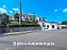 外観：【外観・立地】家族の色を映し出す洗練された邸宅は、ずっと輝き続けながらいつしか街の風景に溶け込み人と共に歩んいきます。