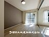 室内：【洋室】一人時間を快適にすごせるように、落ち着いて過ごせる癒しと寛ぎの空間が欲しい。そんな願いを叶えました。