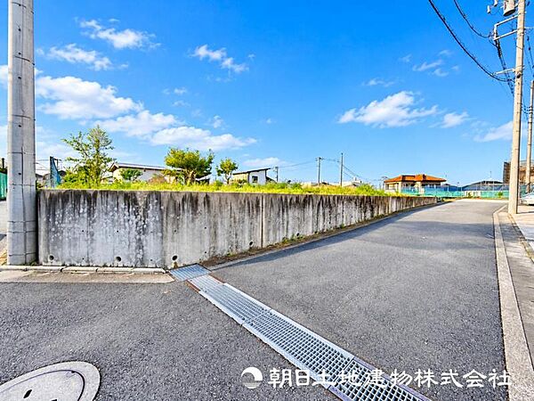 【外観写真】家族の色を映し出す洗練された邸宅は、ずっと輝き続けながらいつしか街の風景に溶け込んでいきます。