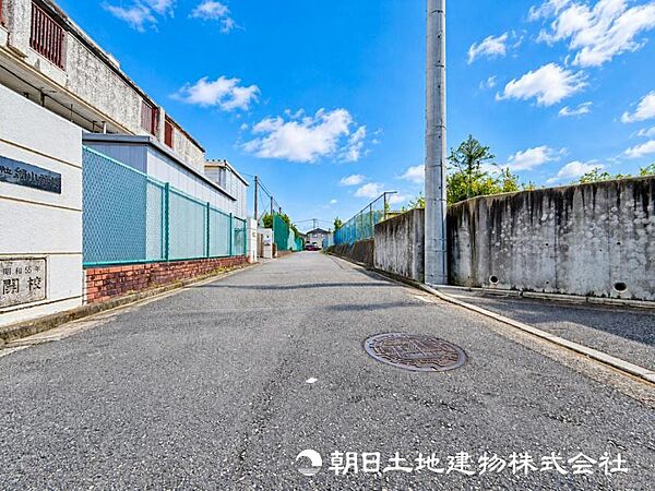 【外観写真】家族の色を映し出す洗練された邸宅は、ずっと輝き続けながらいつしか街の風景に溶け込んでいきます。