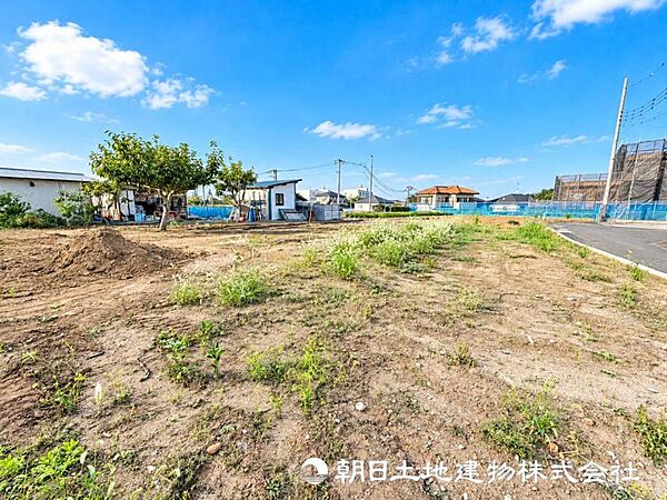 【外観写真】家族の色を映し出す洗練された邸宅は、ずっと輝き続けながらいつしか街の風景に溶け込んでいきます。