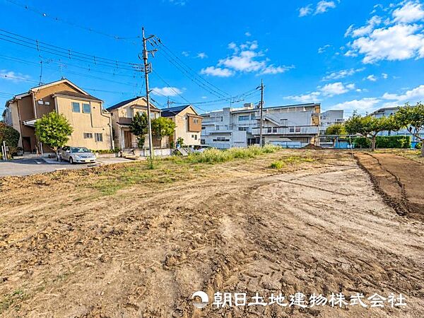 【外観・立地】家族の色を映し出す洗練された邸宅は、ずっと輝き続けながらいつしか街の風景に溶け込み人と共に歩んいきます。