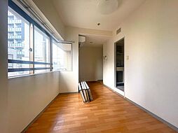 フローラ伊勢佐木 402 4階1DKのリビング/ダイニング