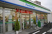 ファミリーマート名古屋金山二丁目店 64m