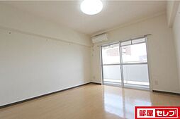 ロイヤル植田 2階1Kのリビング/ダイニング