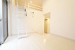 ラ・ロシェル 2階ワンルームのリビング/ダイニング