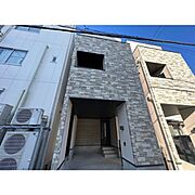金山駅より徒歩5分 築3年7ヶ月 3階建の賃貸物件