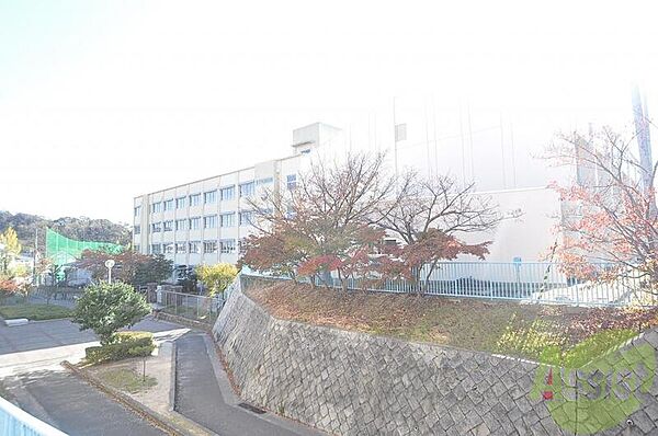 画像30:神戸市立高倉中学校 1244m