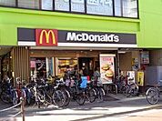 マクドナルド下赤塚店 74m