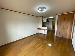 グラシアス・レオーネI 202 2階ワンルームのリビング/ダイニング