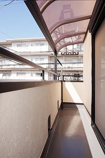 2階屋根付きバルコニー