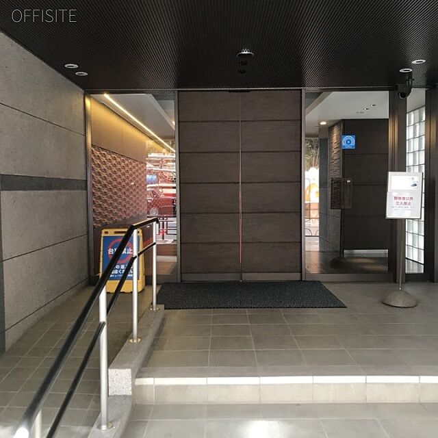 15 / 23