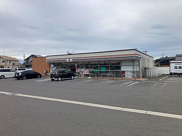 セブンイレブン関市肥田瀬店　621m