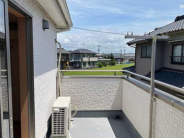 南一面のワイドバルコニー。洗濯物干し場としても活躍します。