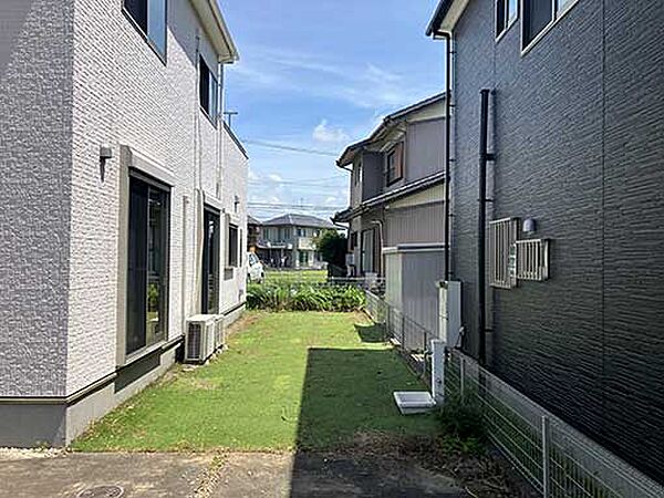 南側のお庭。ガーデニングに、ＢＢＱに。