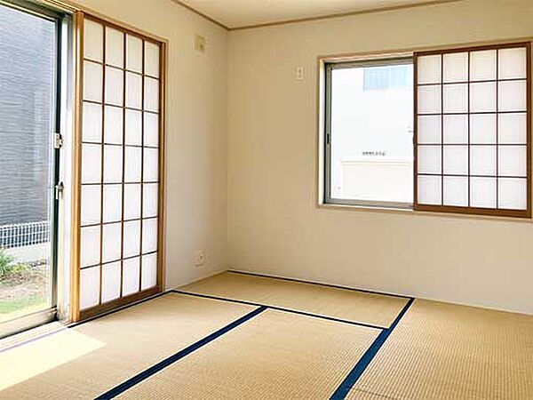 畳・襖は張替え済み。新しい畳の匂いは心を落ち着かせますね。