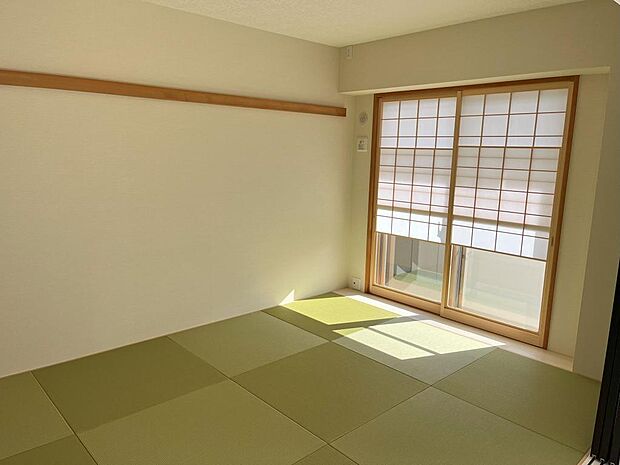 琉球調畳の6.0帖の和室。南向き日当たり良好。