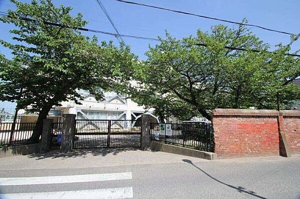 岸和田市立春木中学校　約９６０ｍ
