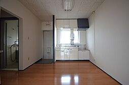 高島モータービル 304 3階2DKのリビング/ダイニング