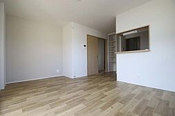 カサート八幡 202 2階1LDKのリビング/ダイニング