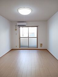 プロムナ−ド 101 1階1Kのリビング/ダイニング