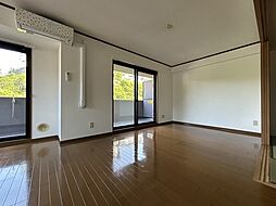 ステラkoi 207 2階4LDKのリビング/ダイニング