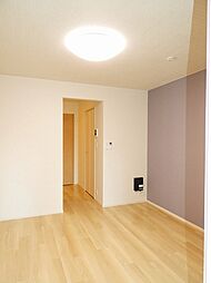 ハイ　ロザーナ　ファミリア 104 1階ワンルームのリビング/ダイニング