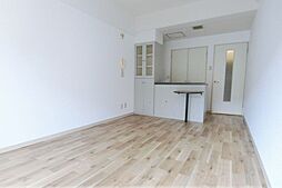 ヴェルソーヤスダ 202 2階ワンルームのリビング/ダイニング