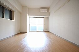 クレセント・ヒルズ 801 8階2Kのリビング/ダイニング