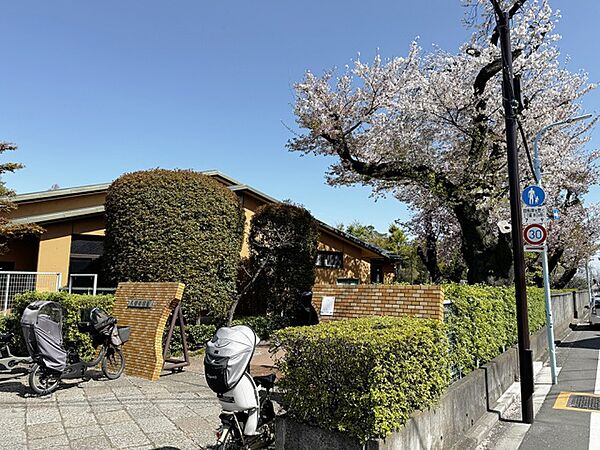 八幡幼稚園まで641m