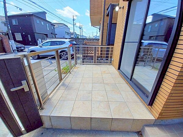 リフォーム完了しました内外新規フルリノベーションで、まるで新築のような美しい仕上がりながら、立地や
