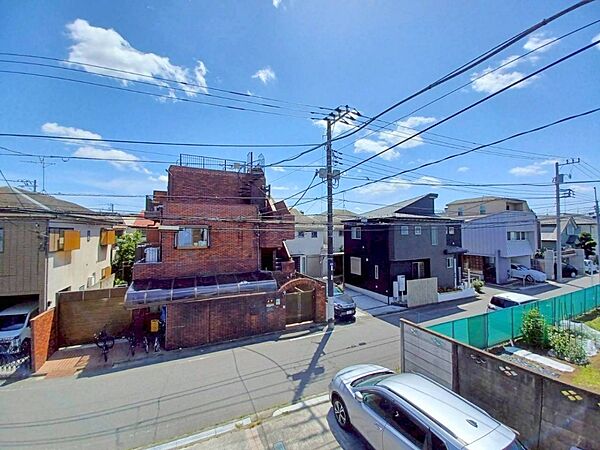望に優れ開放感と陽射しを堪能できるワイドバルコニー