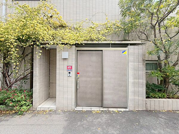 二世帯住宅や賃貸併用も可能な5LLDDKK北西角地のあかるく開放的なロケーション。空室の為、室内ゆっくり