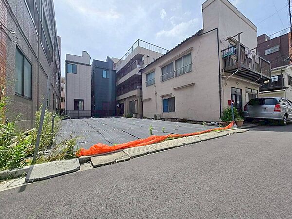 前面は約6．0ｍ公道で開放的＆駐車がしやすいロケーションとなっております専属設計士が手掛けるハイス