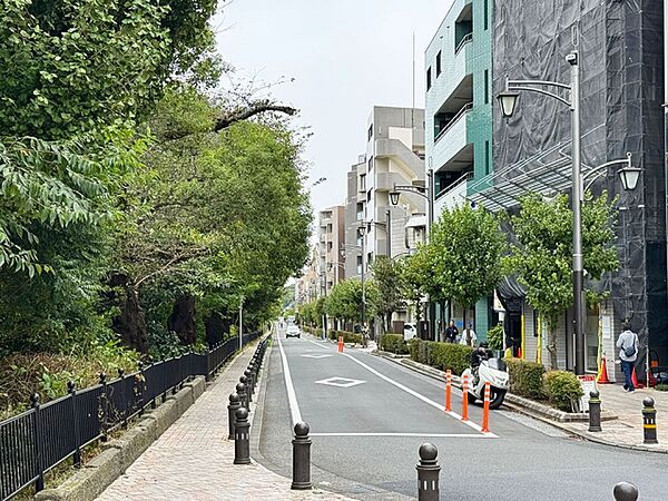 玉川上水（風の散歩道）まで300m