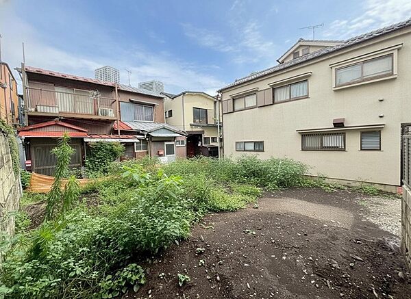 キレイな更地になりました間口は約4.47ｍあり、整形地の様な開放感ございます全面道路はお車の交通量も