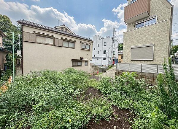 キレイな更地になりました間口は約4.47ｍあり、整形地の様な開放感ございます全面道路はお車の交通量も