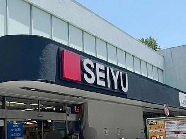 西友調布入間町店まで637m